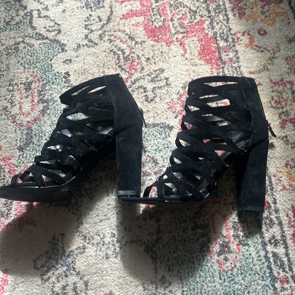Forever 21 Black Suede heel - Picture 4 of 4